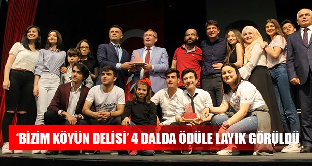 ‘Bizim Köyün Delisi’ Tiyatro Oyunu Ödülleri Topladı