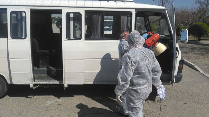 Denizli OSB işçi servis araçlarını dezenfekte ediyor