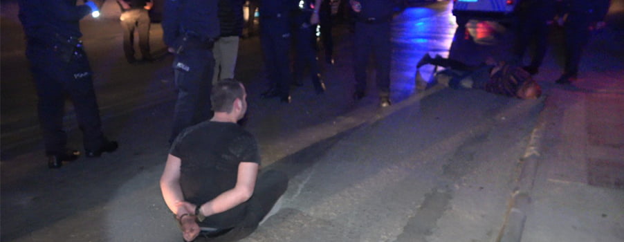 Alkollü şahıslarla polis arasında kovalamaca: 1 polis yaralandı