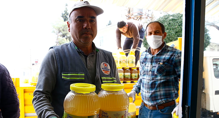 Büyükşehir’den çiftçiye 30.000 litre elma sirkesi