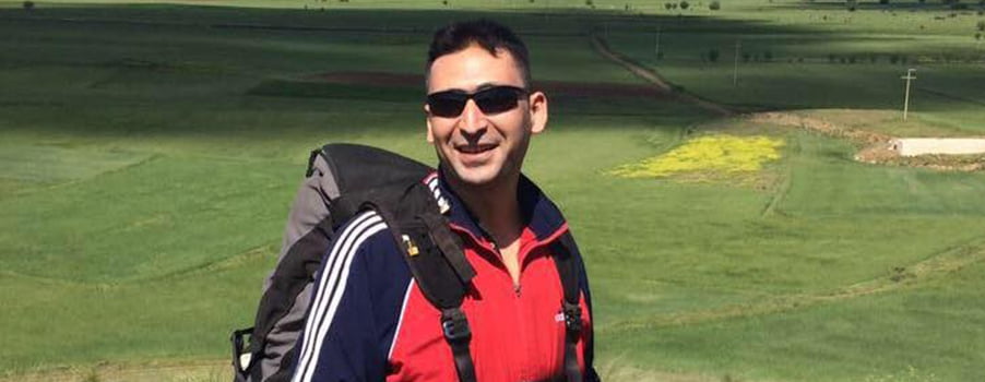 Paraşütle eğitim uçuşu yapan astsubay Veysel Ilıksu yere çakılarak hayatını kaybetti