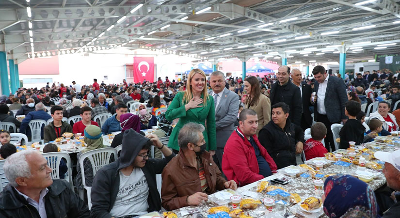 Merkezefendi Belediyesi iftar sofrasını bu kez Karaman Mahallesi’nde