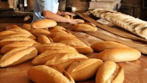Denizli’de Ekmeğe ve Simide Yüzde 40 Zam: Fırıncılar Güçlük Çekiyor
