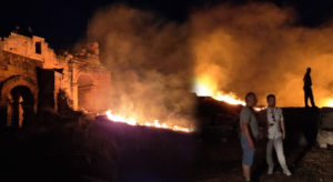 Pamukkale’deki Tarihi Antik Kentte Korkutan Yangın: İtfaiye Ekipleri Büyük Mücadele Verdi