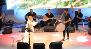 Ünlü Halk Müzisyeni Bedia Akartürk, Denizlililere unutulmaz gece yaşattı